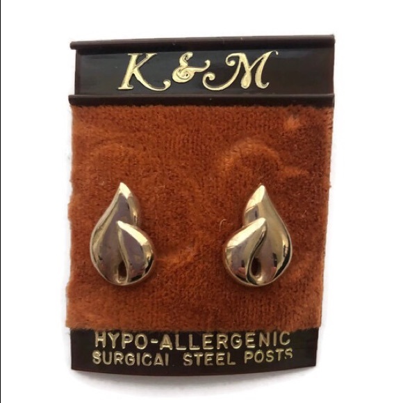 FREE W/VINTAGE PURCHASE 🔥Vintage Gold Flame Stud Earrings - Picture 1 of 2